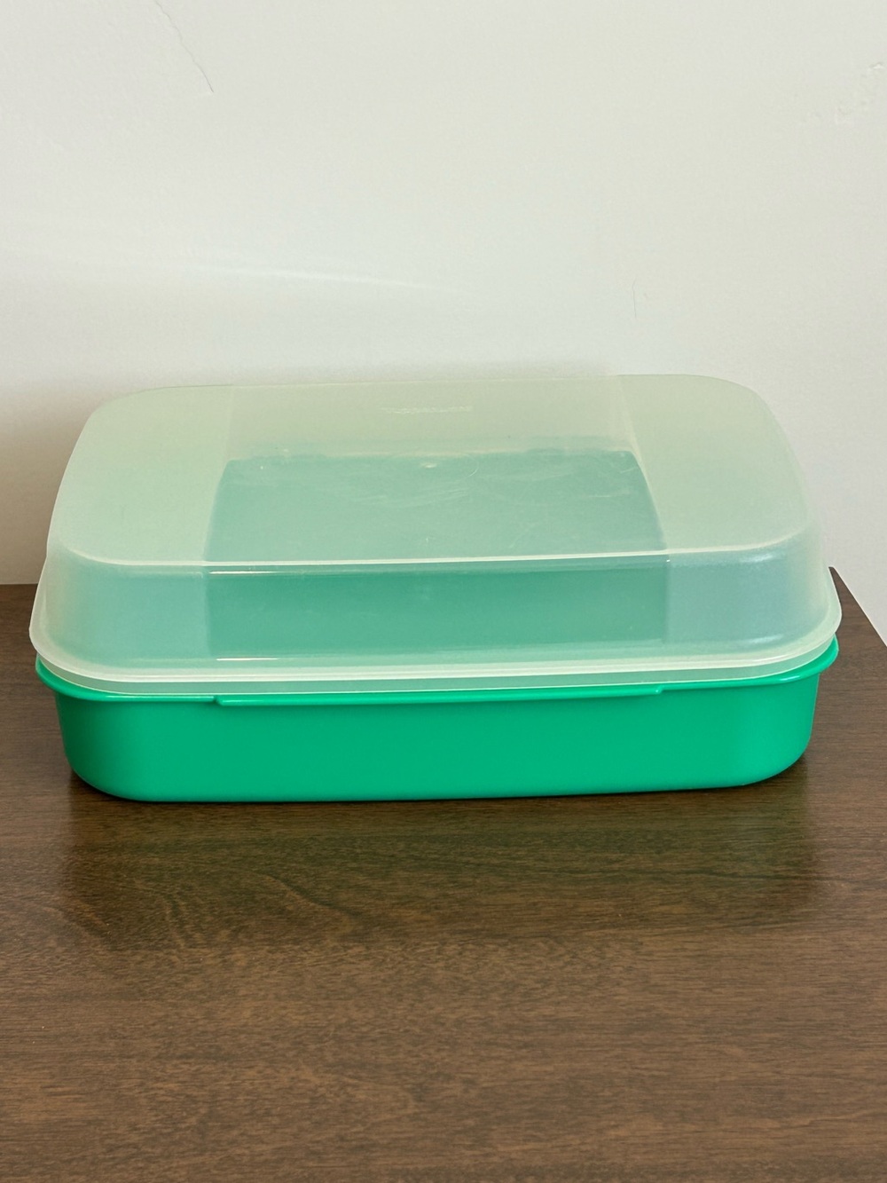 TUPPERWARE GREEN RECTANGLE STORZ-A-LOT WITH HINGED LID #2242D-3